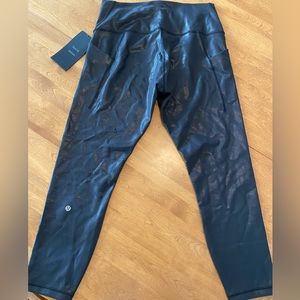 NWT: Limited edition wunder train 25” black foil & NWT scrunchies